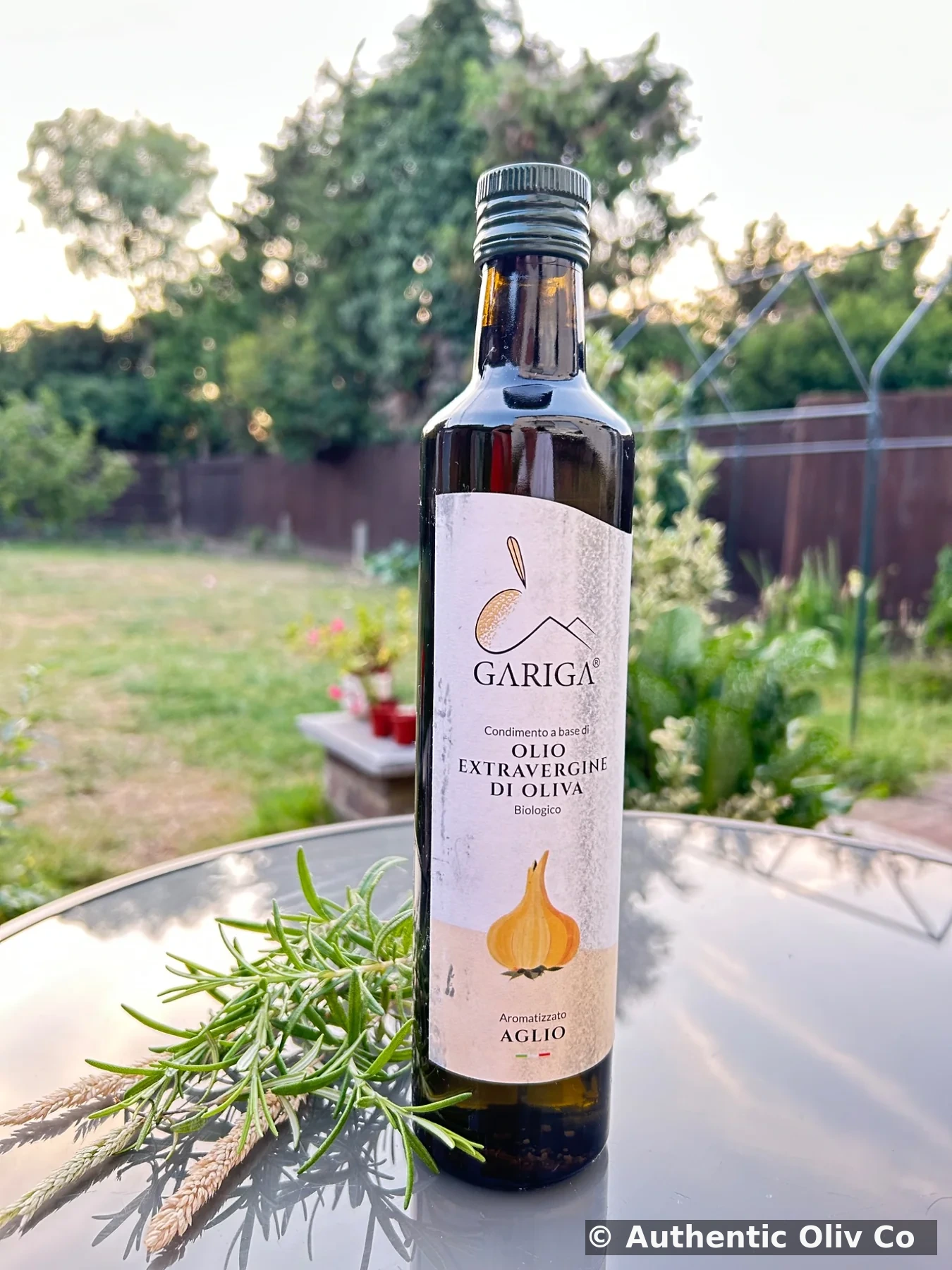 Gariga Aglio olive oil — original Authentic Oliv Co photograph